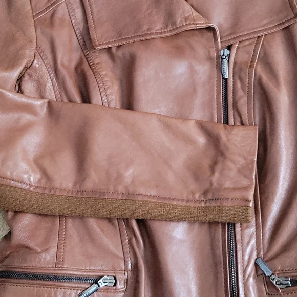 Beautiful Bernardo Genuine Leather Jacket - Picture 3 of 7